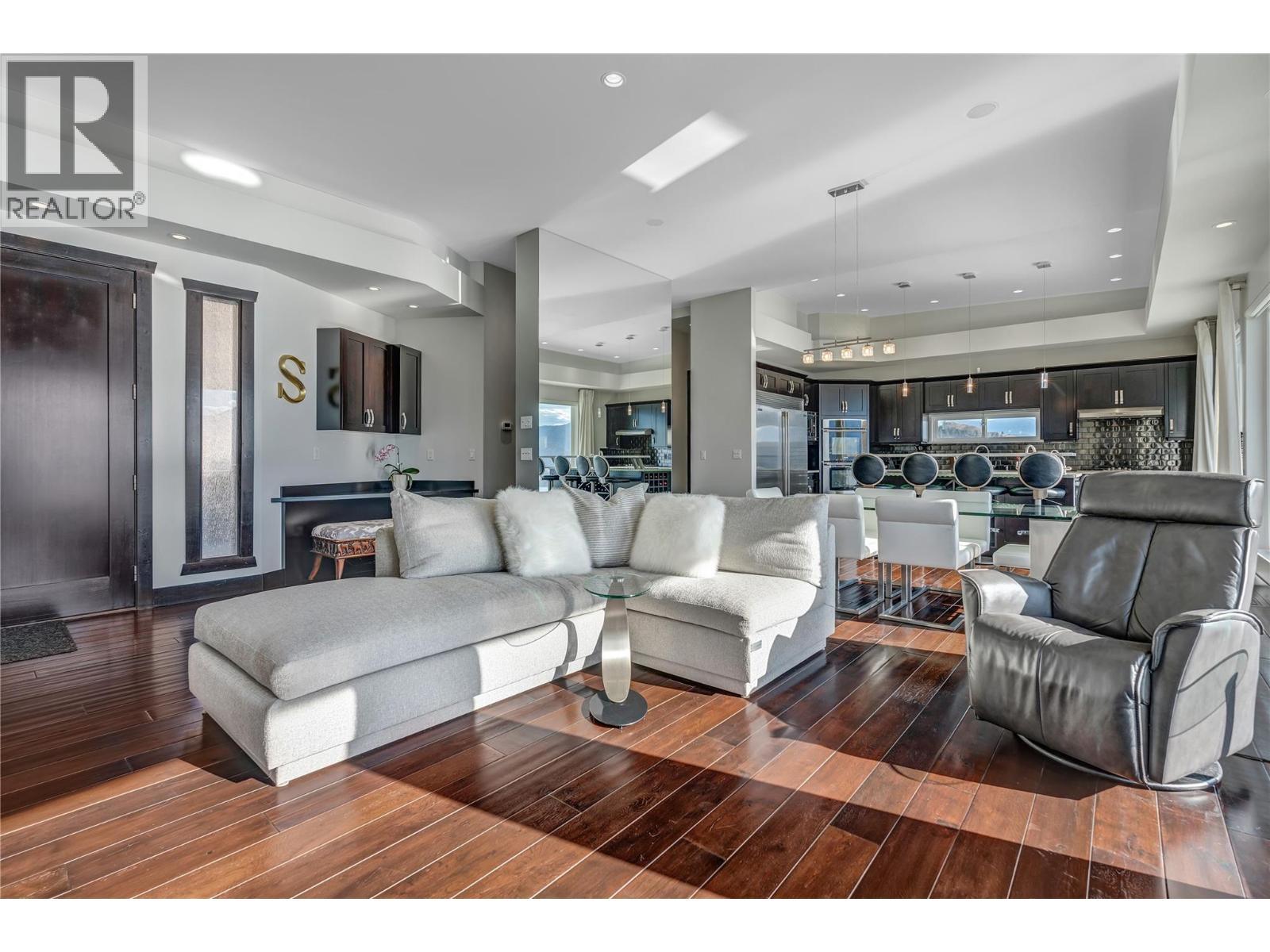 174 Vintage Boulevard, Okanagan Falls, BC - Indoor Photo Showing Living Room