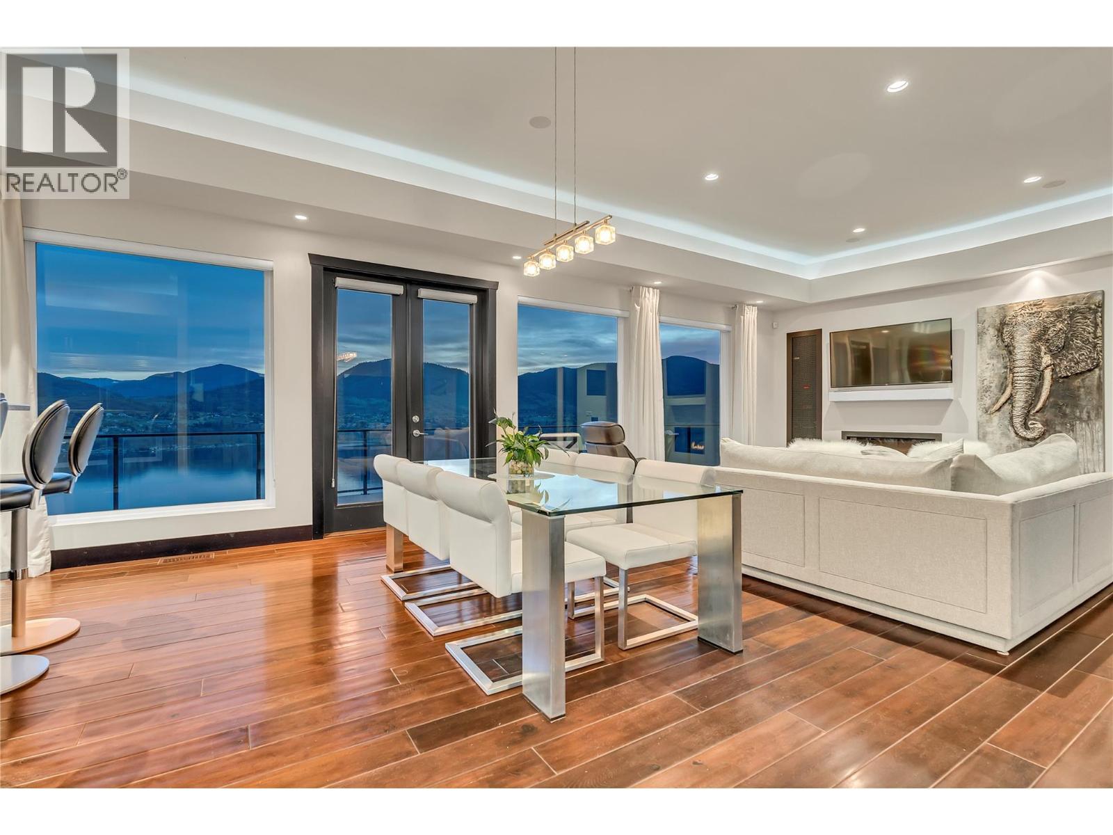 174 Vintage Boulevard, Okanagan Falls, BC - Indoor Photo Showing Dining Room