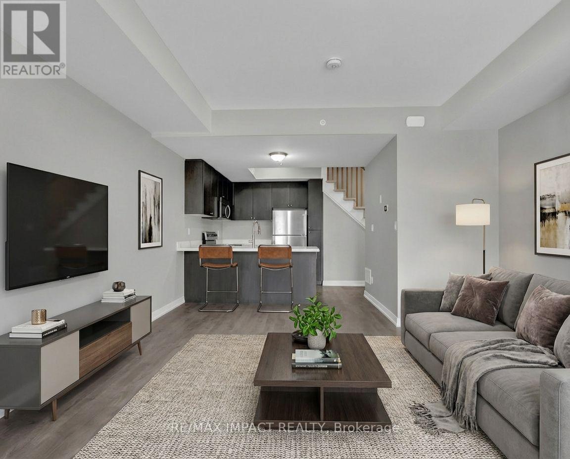 204 - 1555 Kingston Road, Pickering (Town Centre), ON - Indoor Photo Showing Living Room