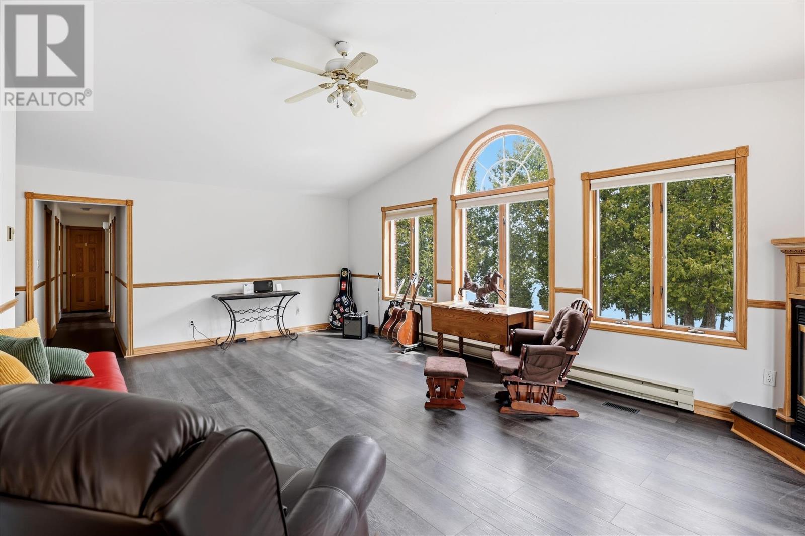 3804 Hamilton Dr, Hilton Beach, ON - Indoor