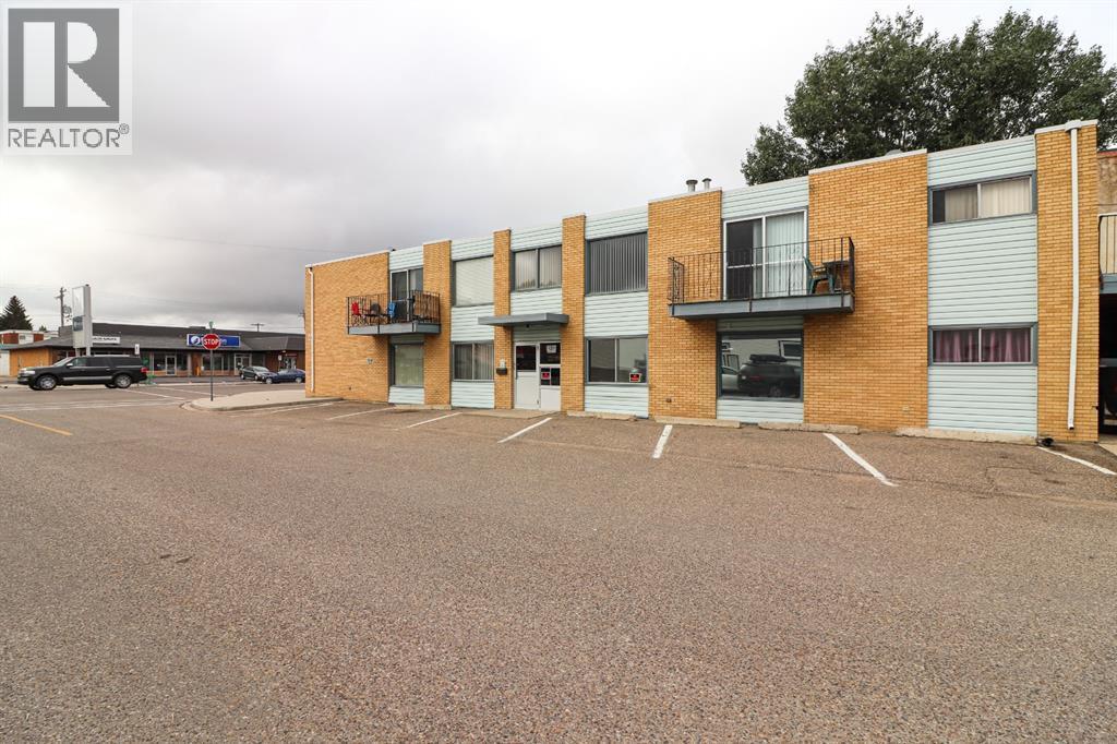 121 Broadway Avenue E, Redcliff, AB - Outdoor