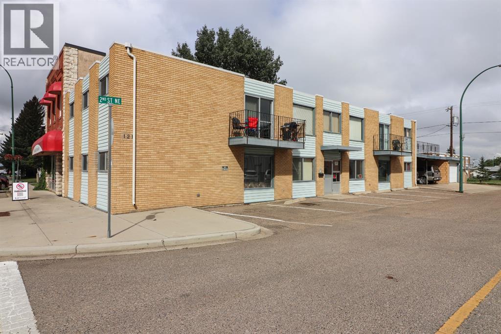 121 Broadway Avenue E, Redcliff, AB - Outdoor