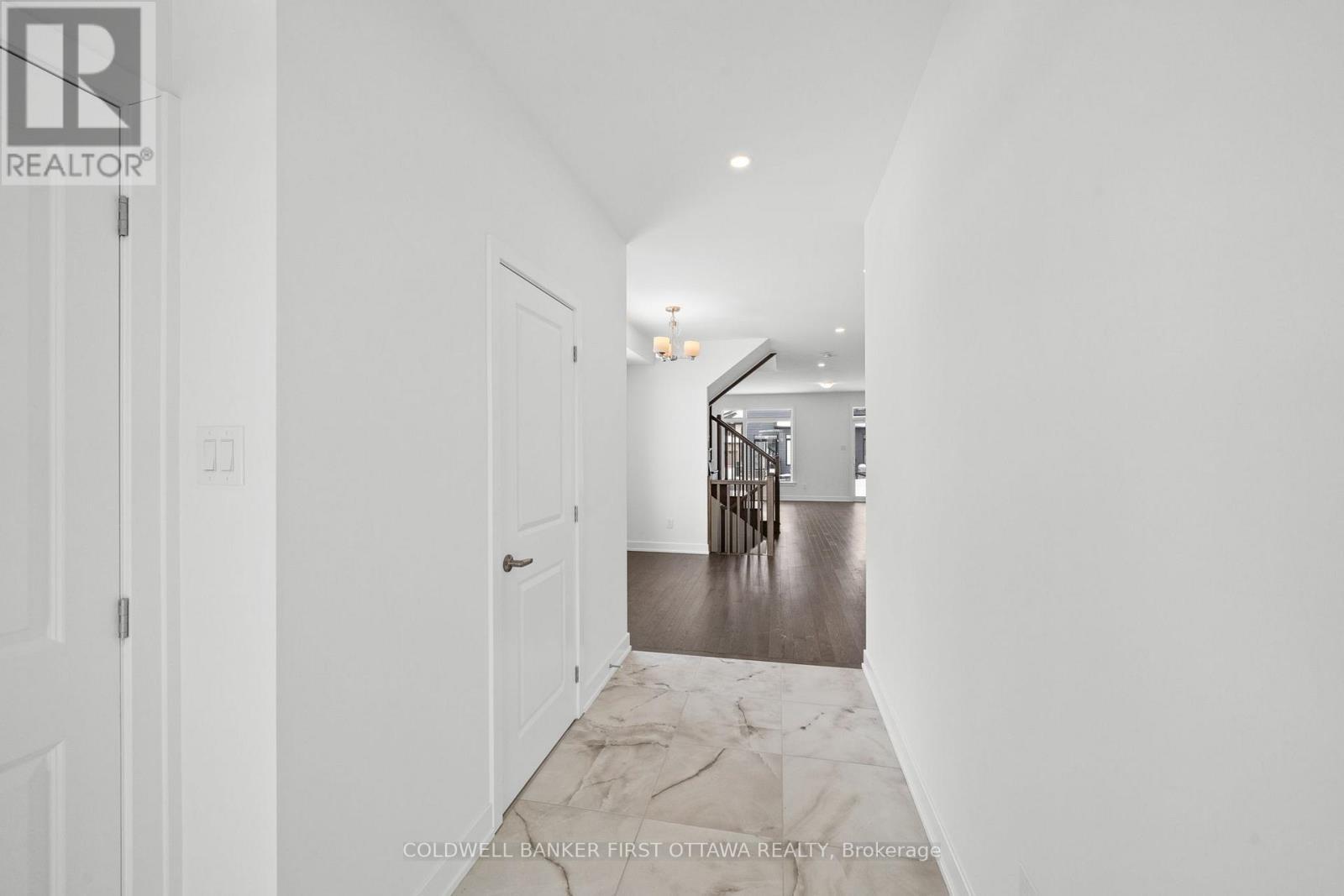 461 Shuttleworth Drive, Ottawa, ON - Indoor Photo Showing Other Room