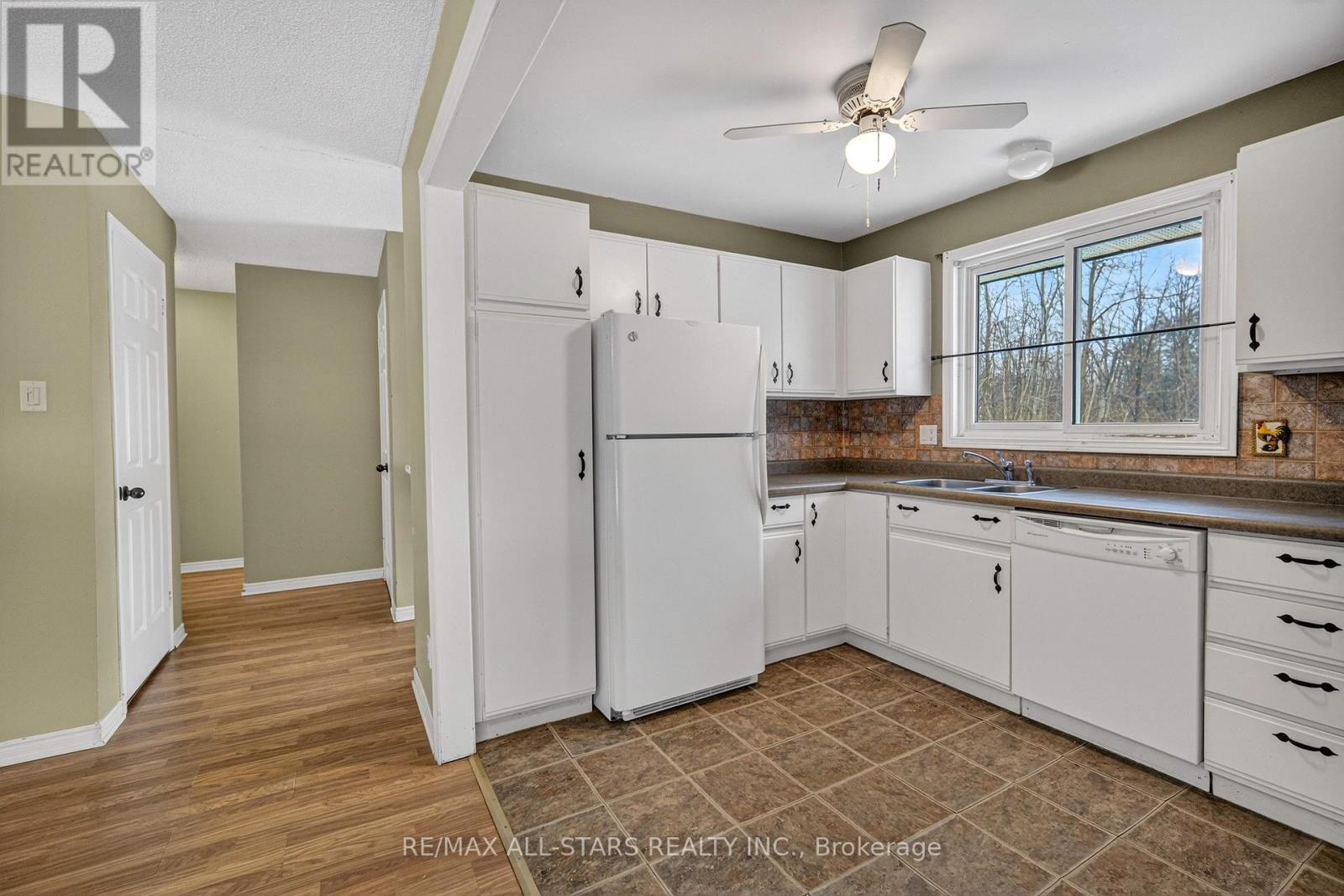 A - 105 Rita Crescent, Kawartha Lakes (Omemee), ON - Indoor Photo Showing Kitchen With Double Sink