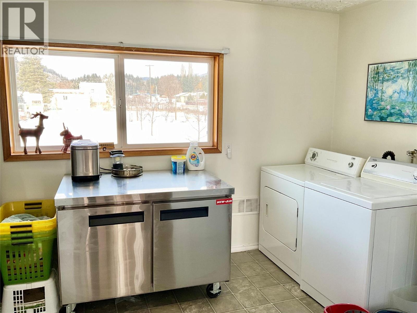 601 Government Avenue N, Greenwood, BC - Indoor Photo Showing Laundry Room