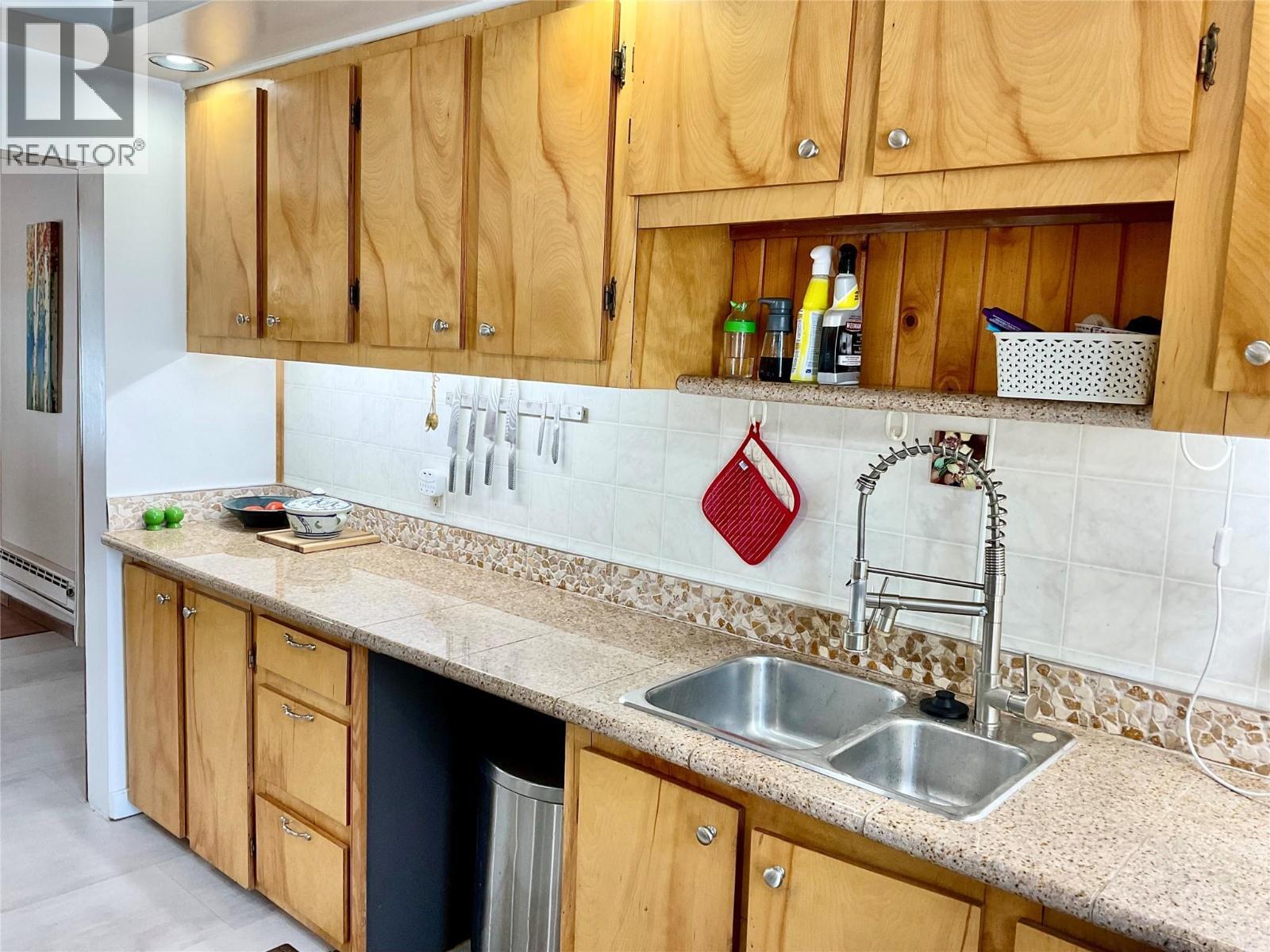 601 Government Avenue N, Greenwood, BC - Indoor Photo Showing Kitchen With Double Sink
