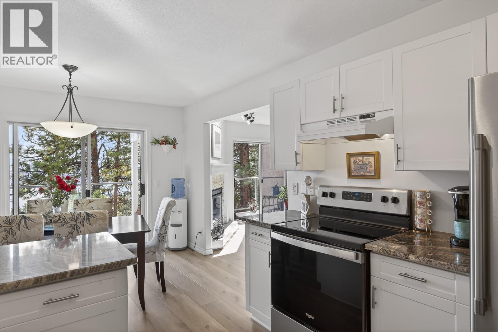 4630 Ponderosa Drive Unit# 112, Peachland, BC - Indoor Photo Showing Kitchen