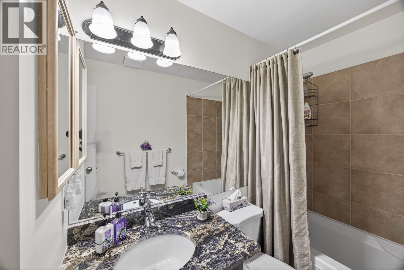 4630 Ponderosa Drive Unit# 112, Peachland, BC - Indoor Photo Showing Bathroom