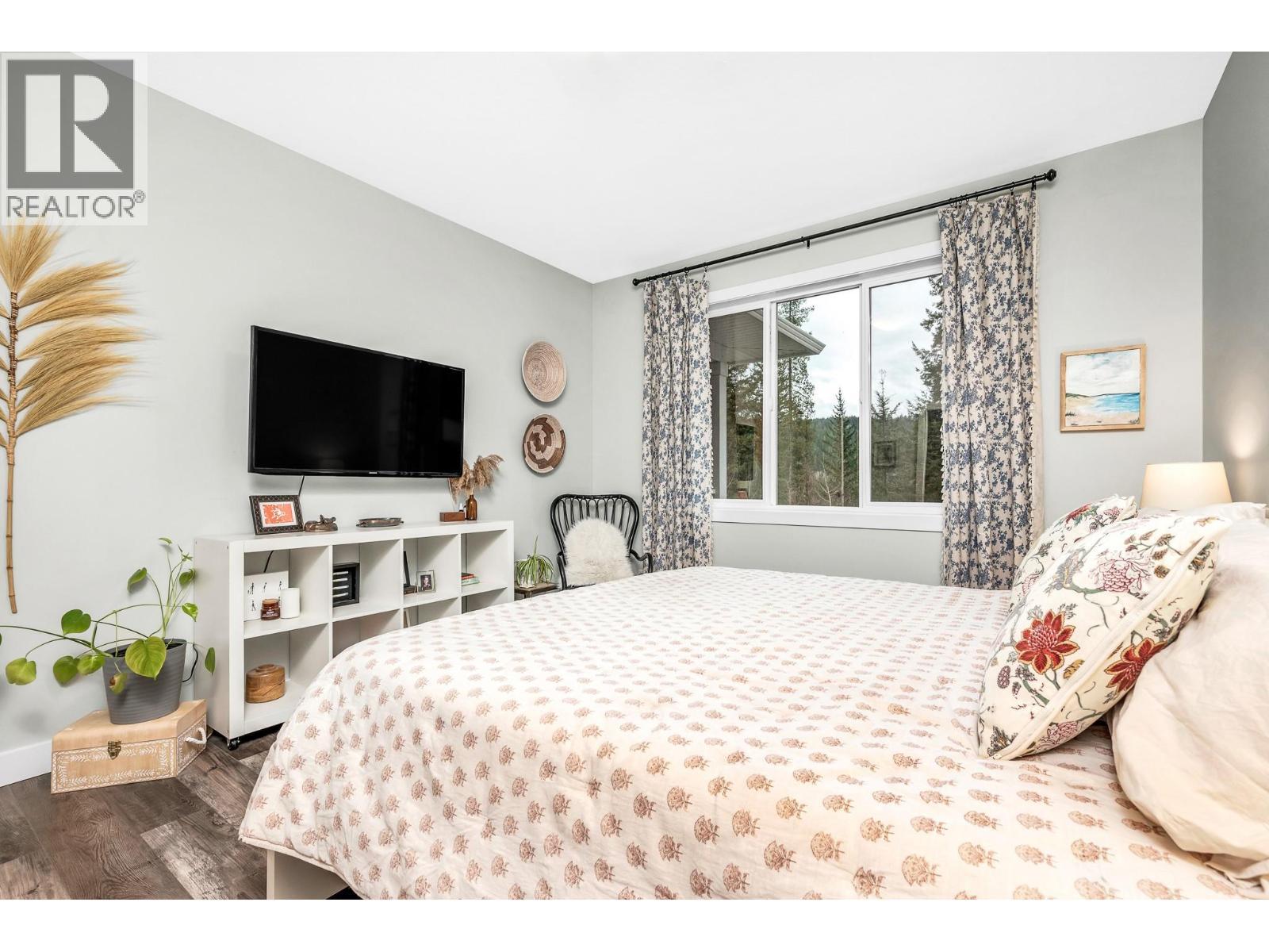 2741 Golf Course Drive, Blind Bay, BC - Indoor Photo Showing Bedroom