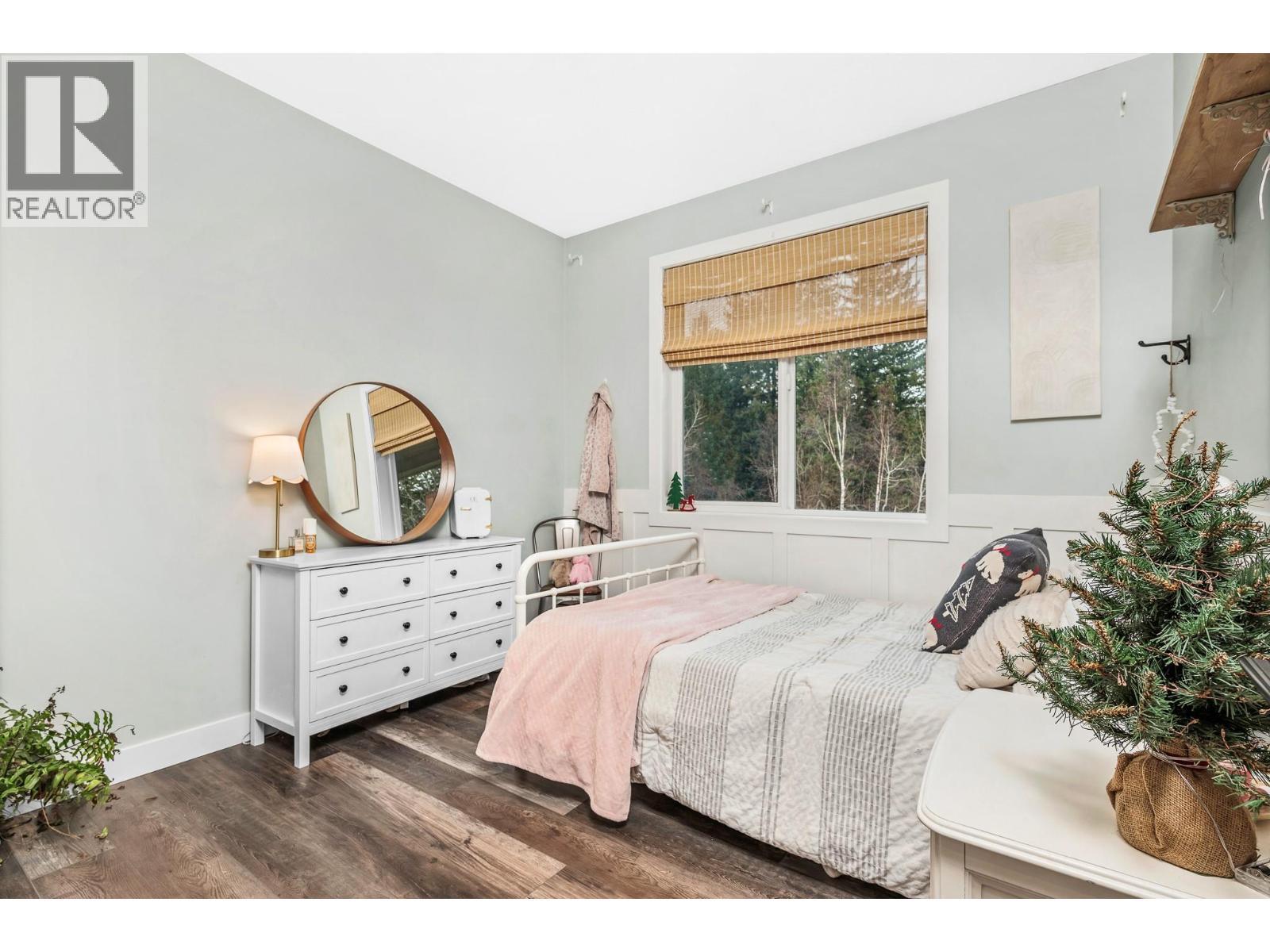 2741 Golf Course Drive, Blind Bay, BC - Indoor Photo Showing Bedroom