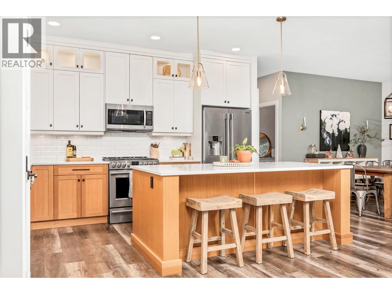 2741 Golf Course Drive, Blind Bay, BC - Indoor Photo Showing Kitchen With Upgraded Kitchen