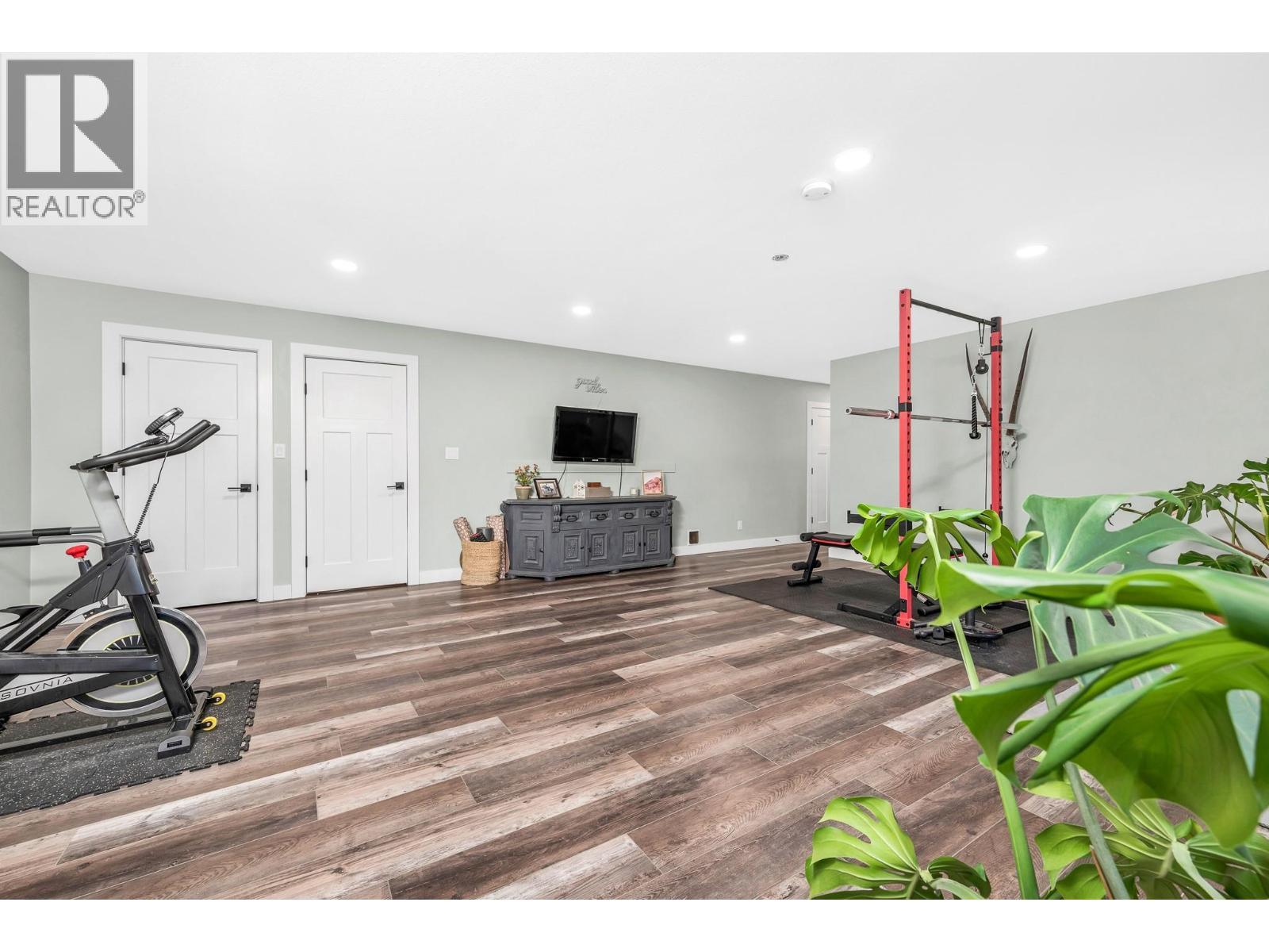 2741 Golf Course Drive, Blind Bay, BC - Indoor Photo Showing Gym Room