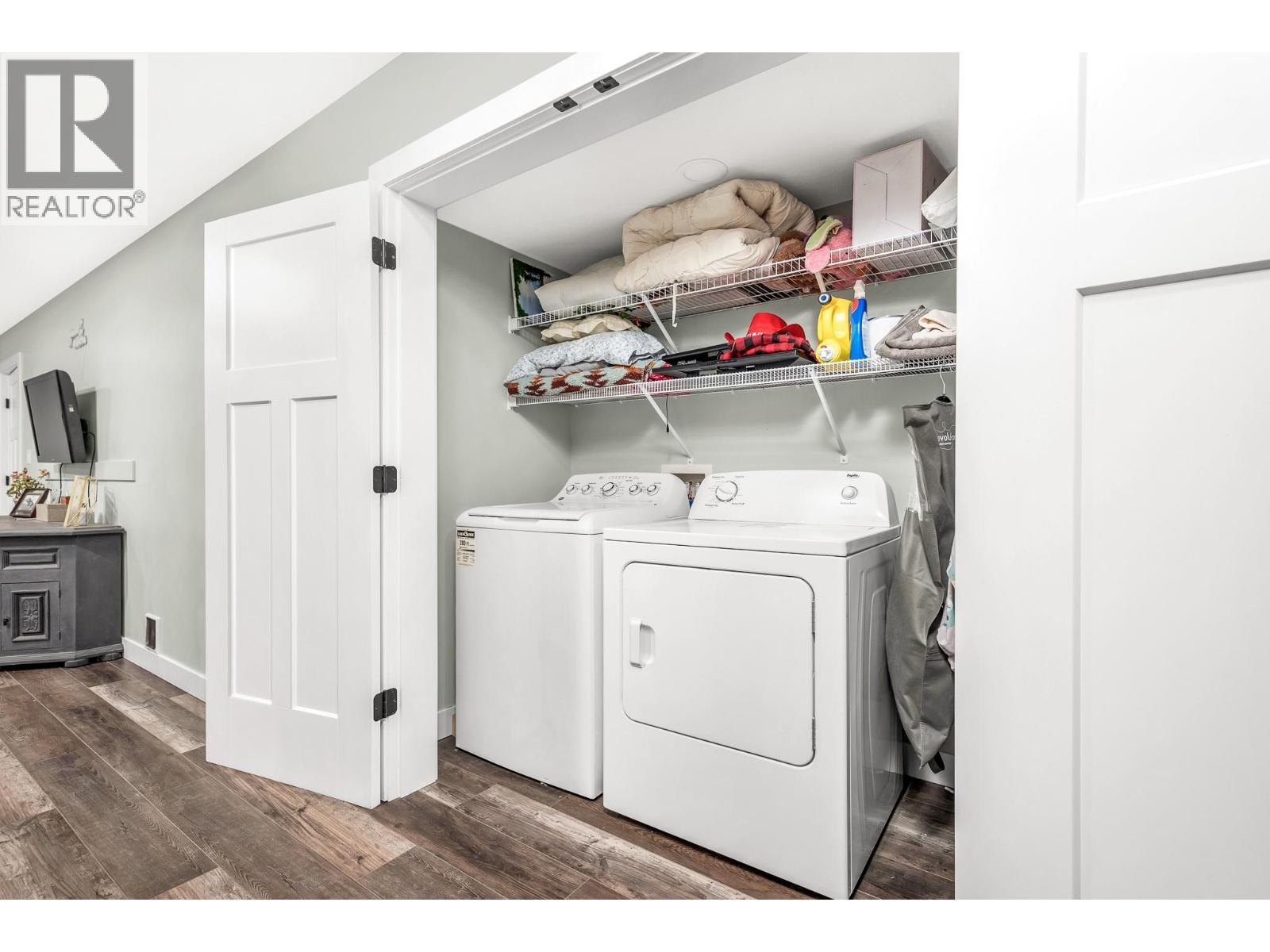 2741 Golf Course Drive, Blind Bay, BC - Indoor Photo Showing Laundry Room
