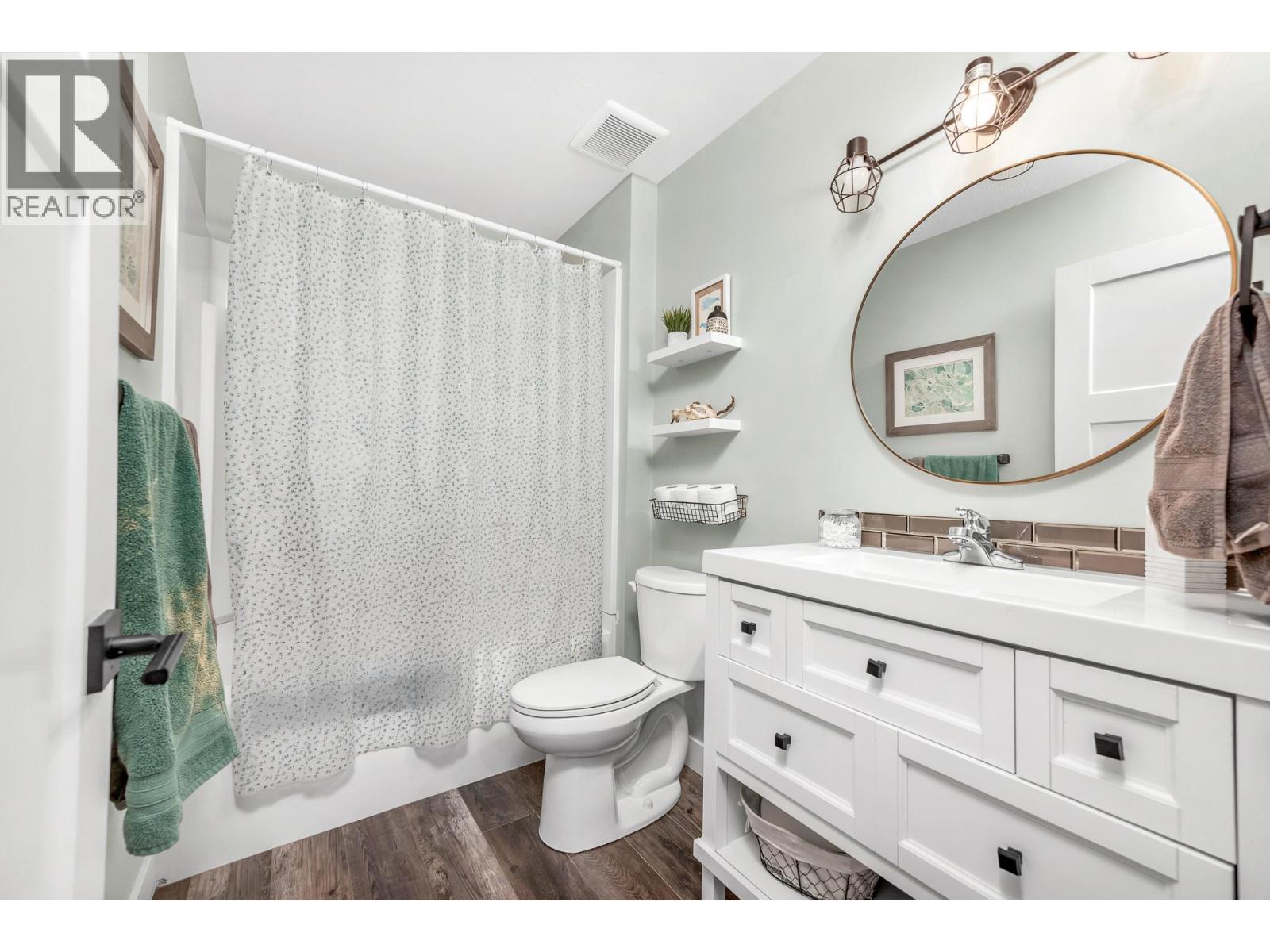 2741 Golf Course Drive, Blind Bay, BC - Indoor Photo Showing Bathroom