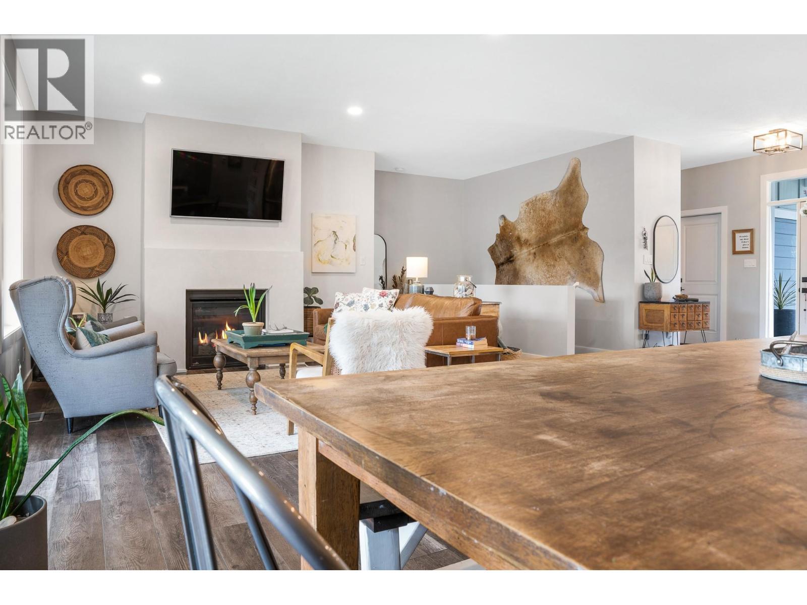 2741 Golf Course Drive, Blind Bay, BC - Indoor With Fireplace