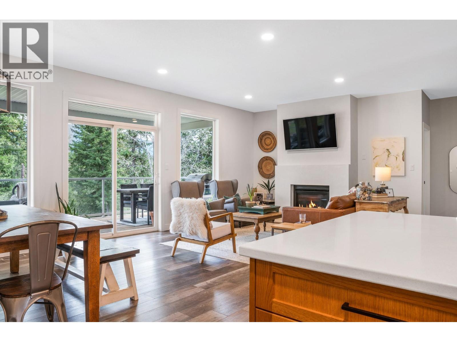 2741 Golf Course Drive, Blind Bay, BC - Indoor Photo Showing Living Room With Fireplace