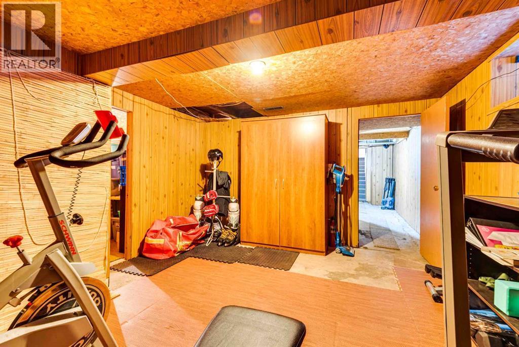 215 4 Avenue Se, Three Hills, AB - Indoor