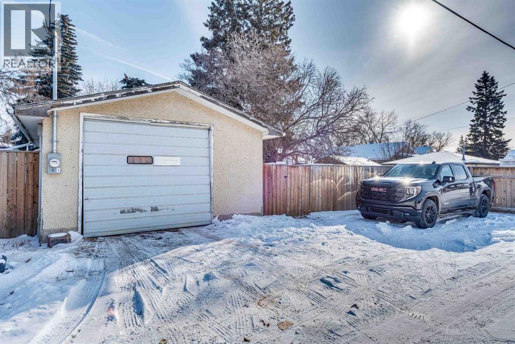 215 4 Avenue Se, Three Hills, AB - Outdoor