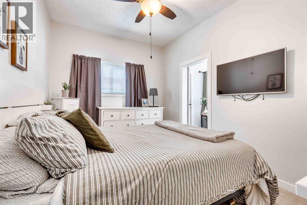 215 4 Avenue Se, Three Hills, AB - Indoor Photo Showing Bedroom
