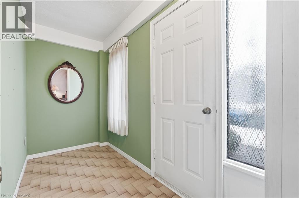 251 Brucedale Avenue E, Hamilton, ON - Indoor Photo Showing Other Room