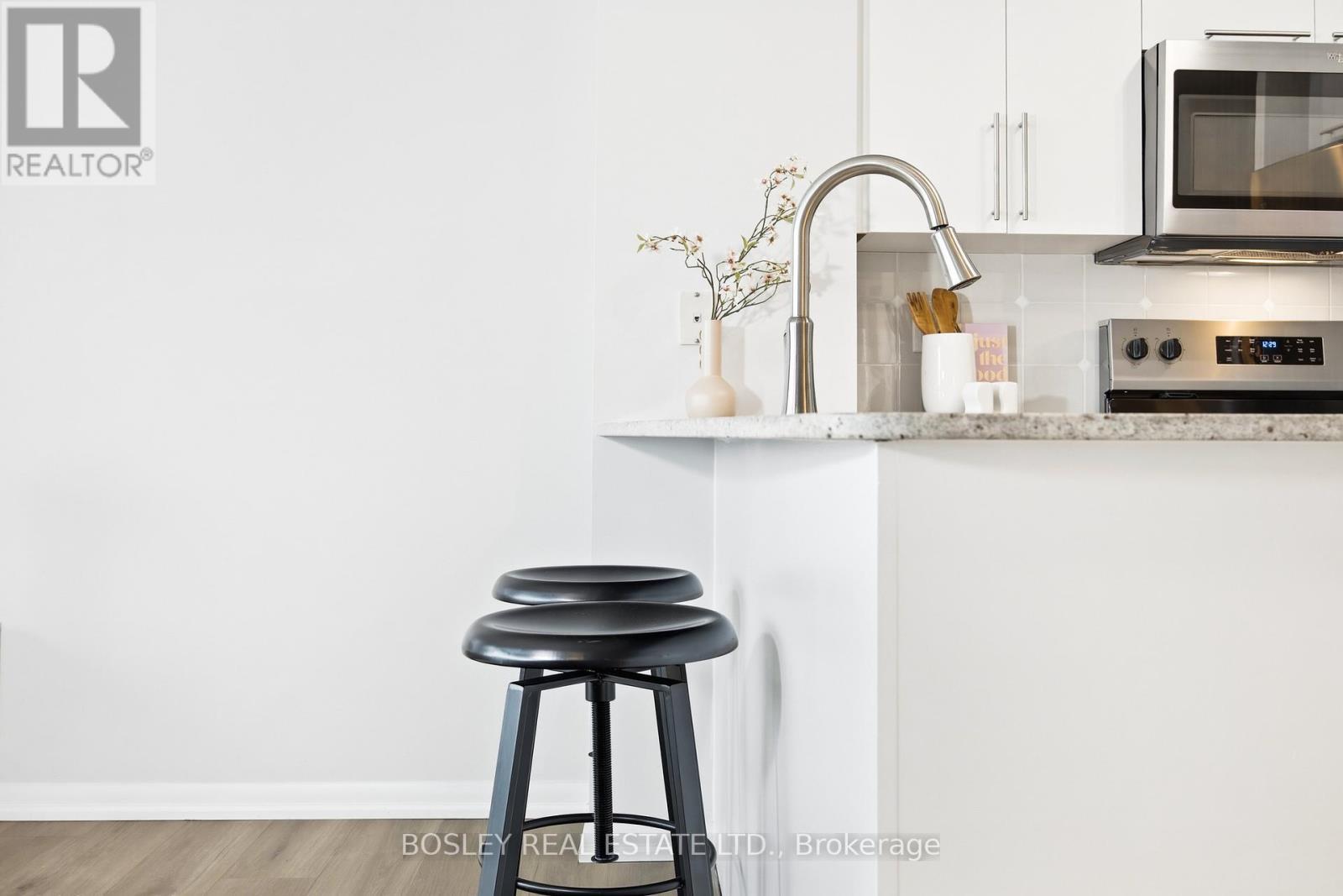 1602 - 219 Fort York Boulevard, Toronto, ON - Indoor Photo Showing Kitchen