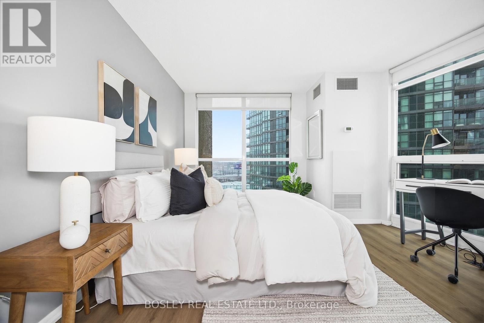 1602 - 219 Fort York Boulevard, Toronto, ON - Indoor Photo Showing Bedroom