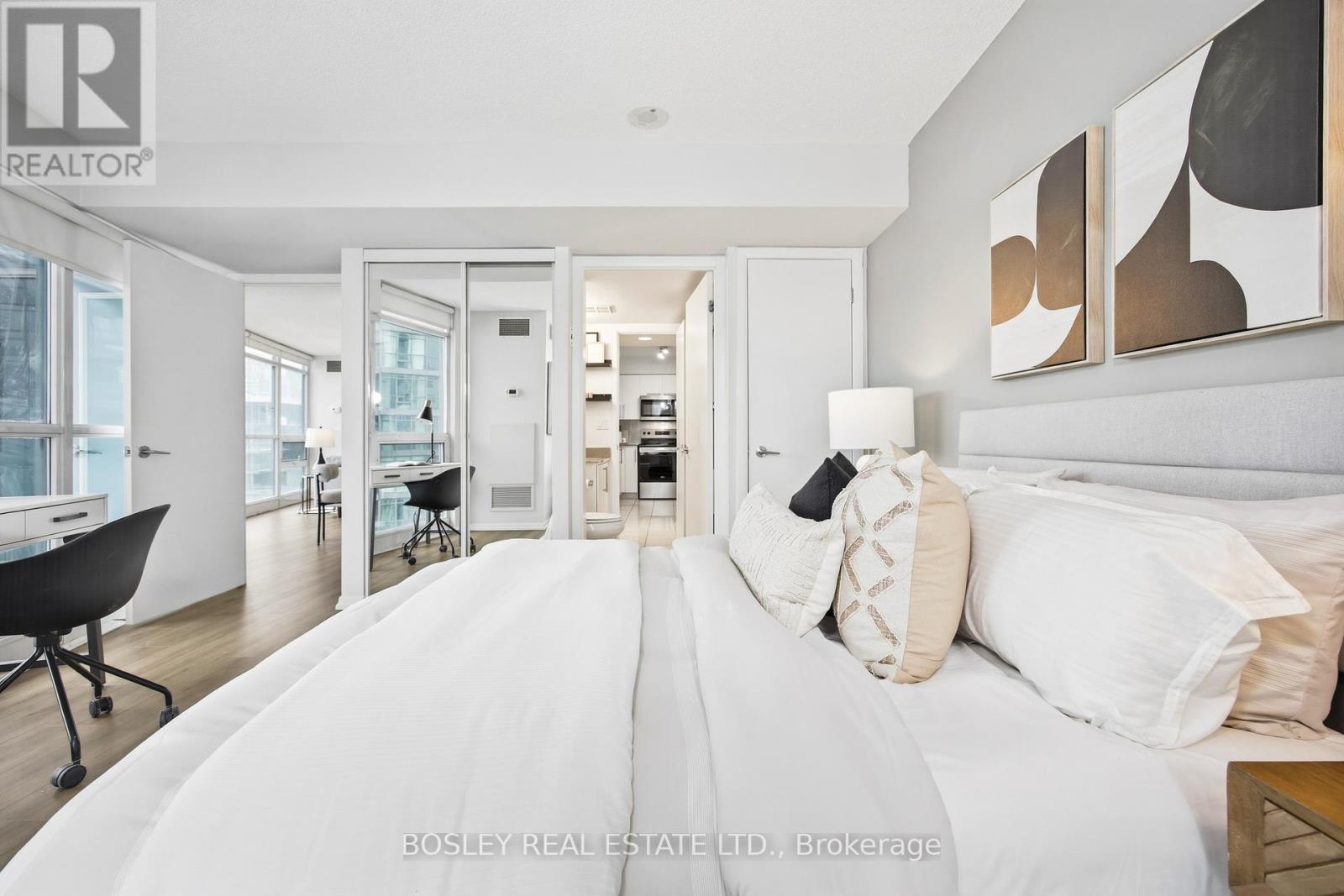 1602 - 219 Fort York Boulevard, Toronto, ON - Indoor Photo Showing Bedroom