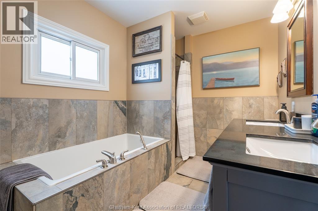 950 North Street, Dresden, ON - Indoor Photo Showing Bathroom
