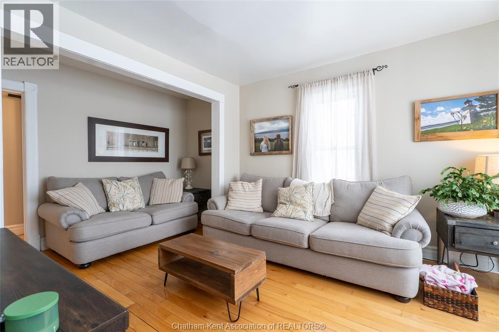 950 North Street, Dresden, ON - Indoor Photo Showing Living Room