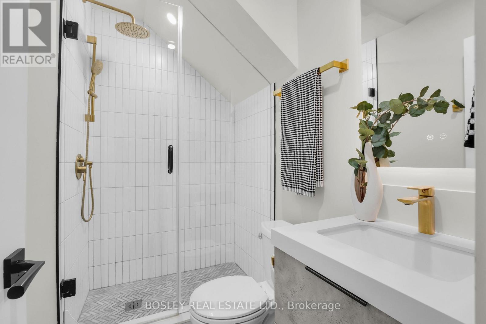 13 Springdale Boulevard, Toronto, ON - Indoor Photo Showing Bathroom