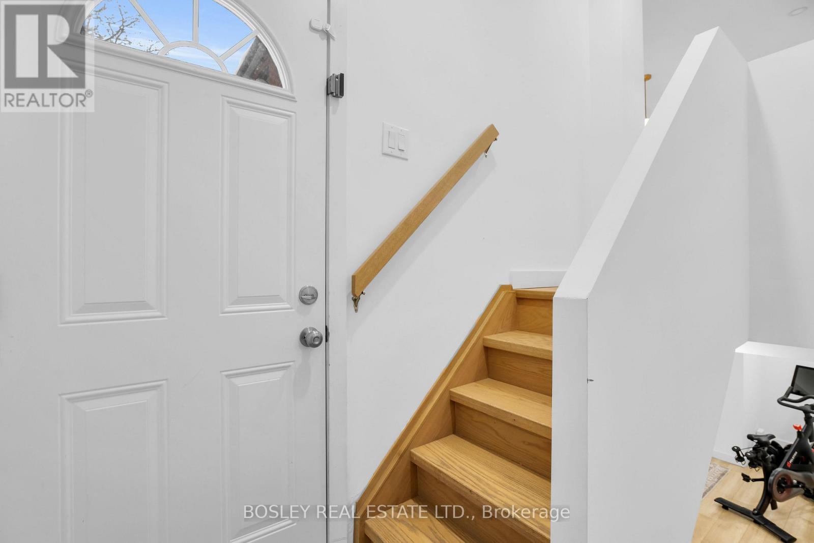 13 Springdale Boulevard, Toronto, ON - Indoor Photo Showing Other Room