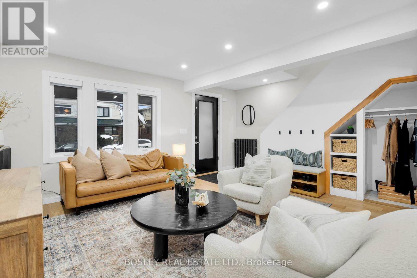 13 Springdale Boulevard, Toronto, ON - Indoor Photo Showing Living Room