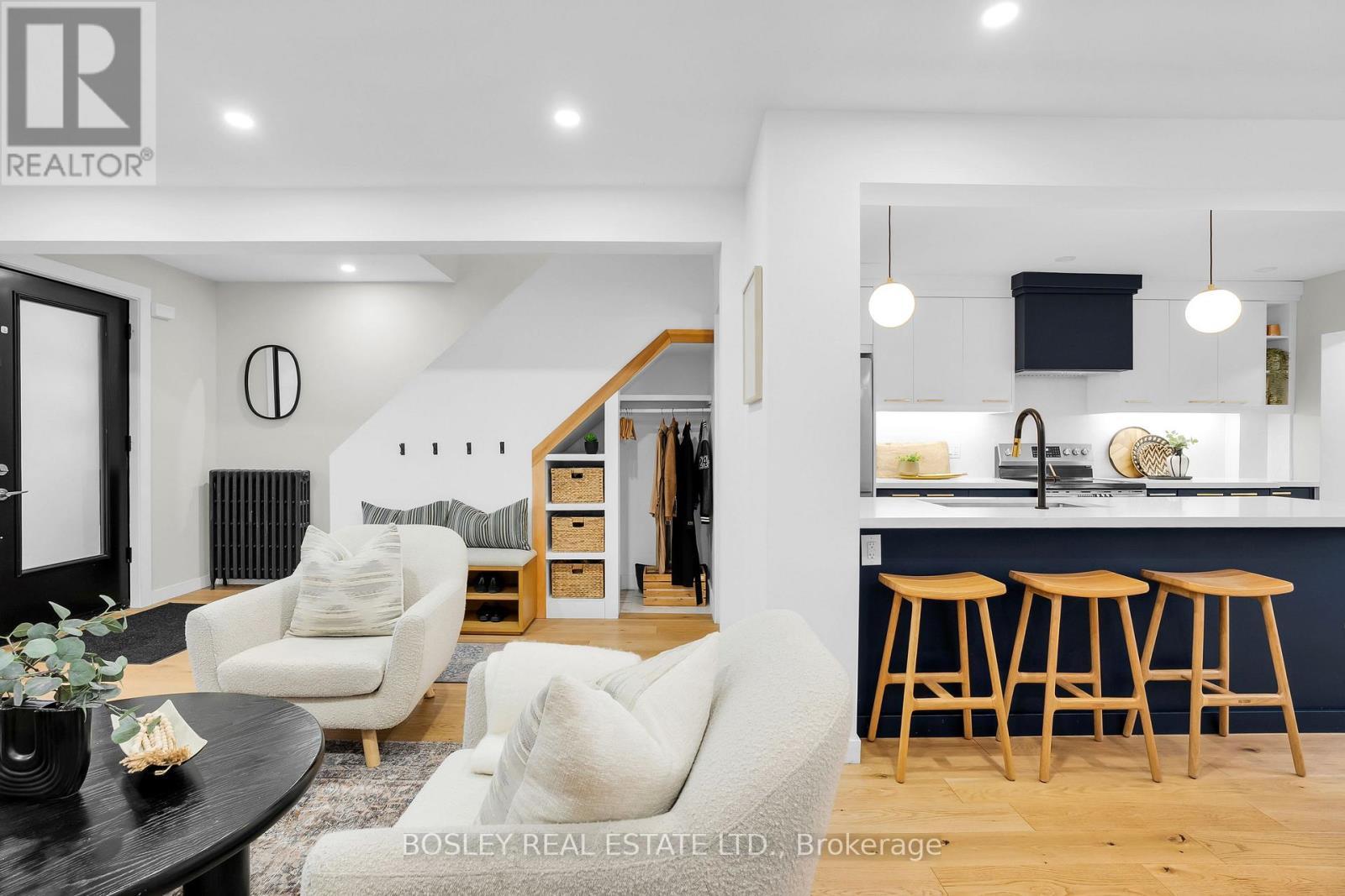 13 Springdale Boulevard, Toronto, ON - Indoor Photo Showing Other Room