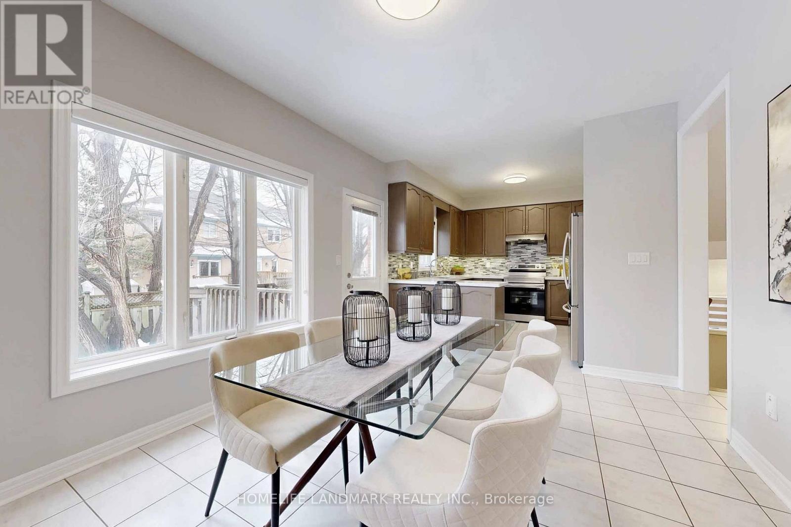 18 Olympus Drive, Richmond Hill, ON - Indoor Photo Showing Dining Room