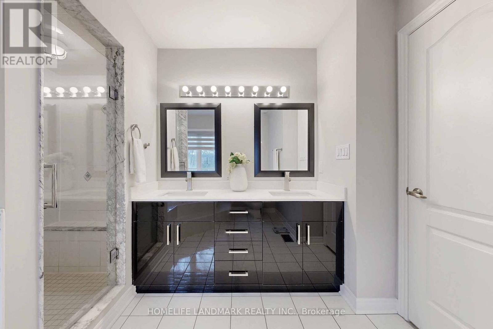 18 Olympus Drive, Richmond Hill, ON - Indoor Photo Showing Bathroom