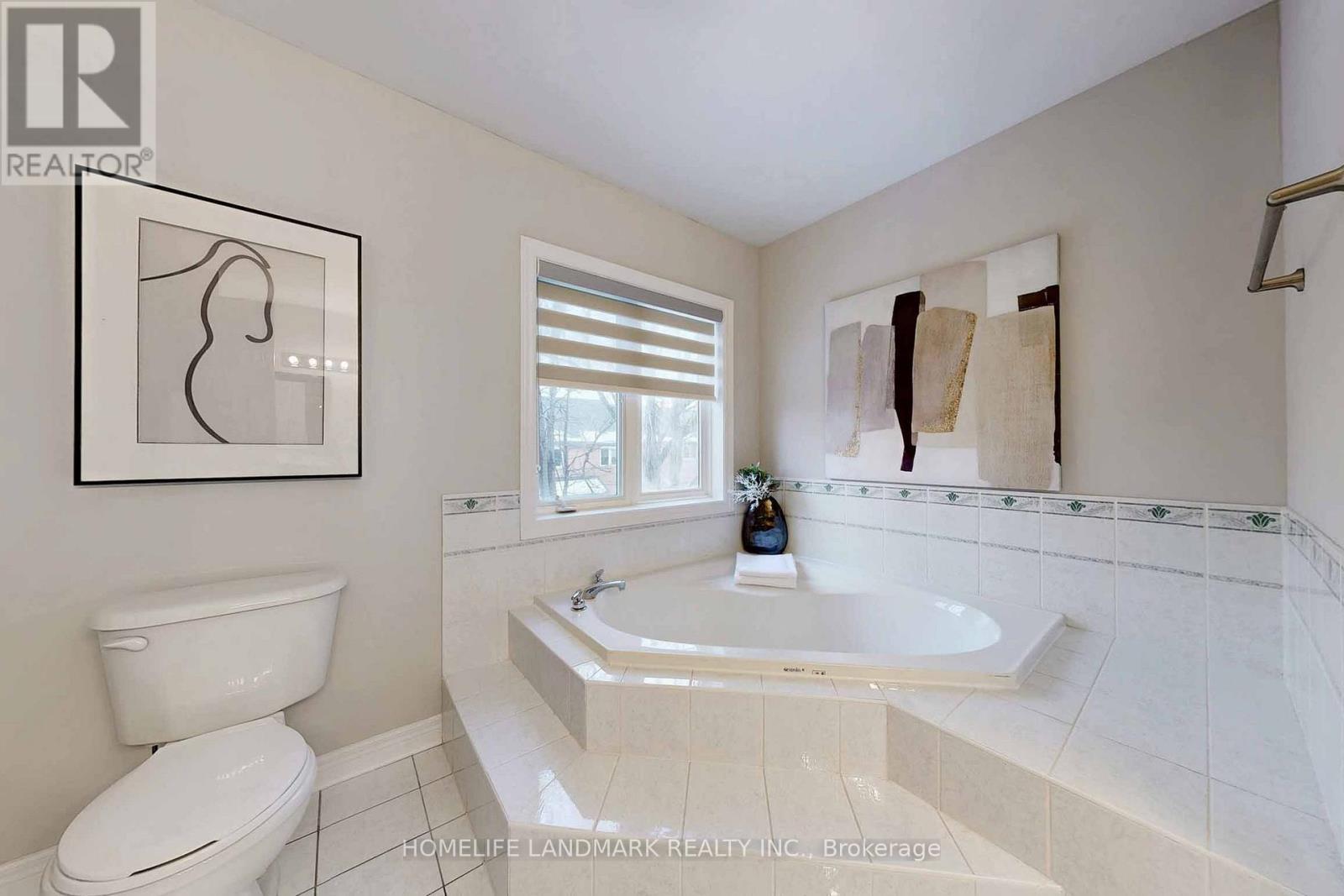 18 Olympus Drive, Richmond Hill, ON - Indoor Photo Showing Bathroom