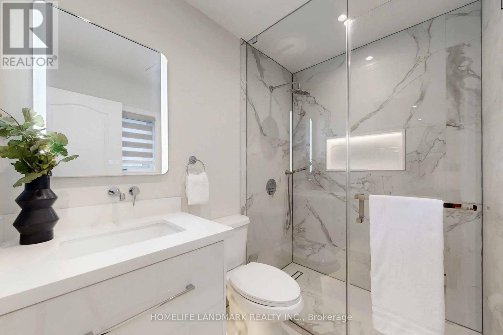 18 Olympus Drive, Richmond Hill, ON - Indoor Photo Showing Bathroom