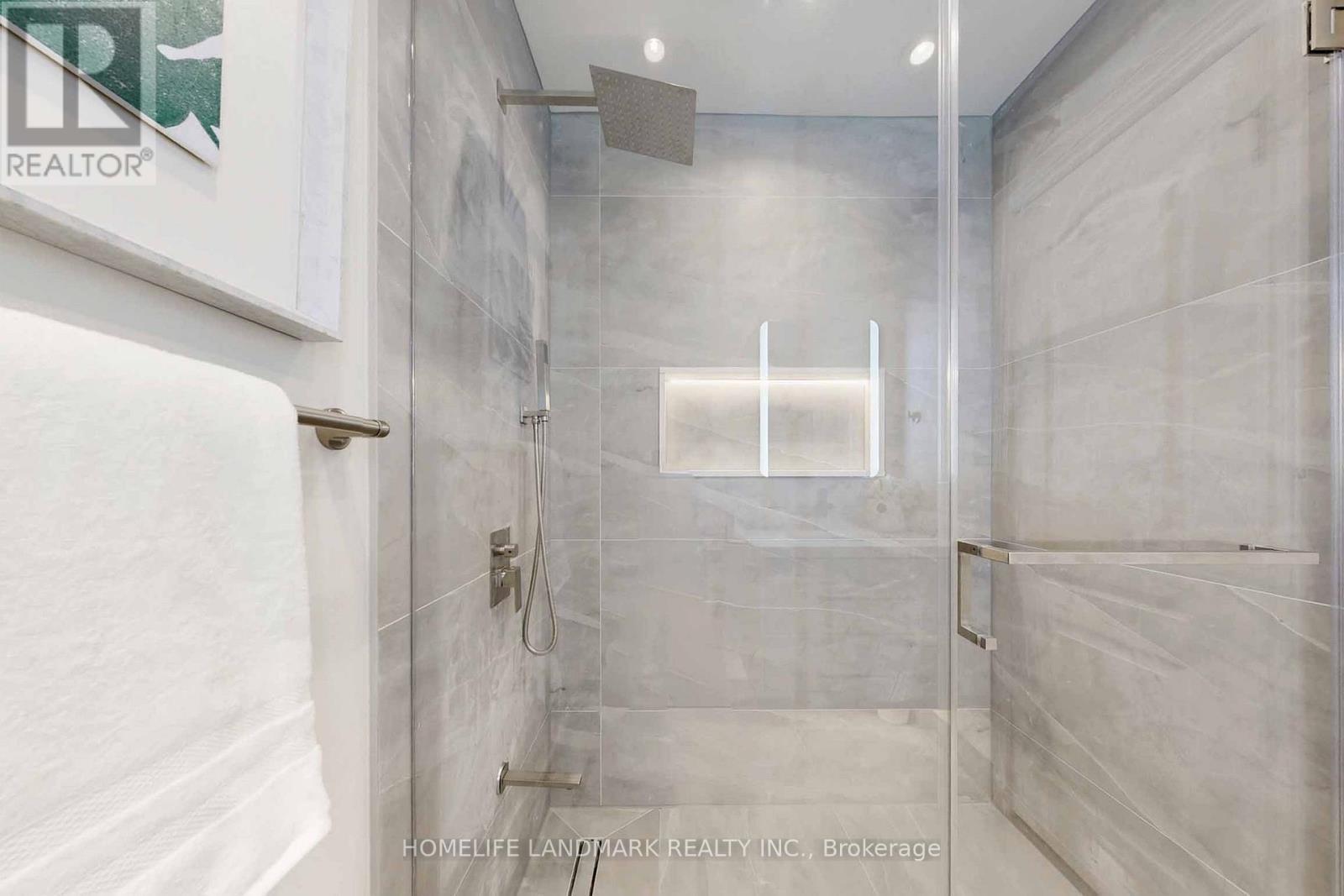 18 Olympus Drive, Richmond Hill, ON - Indoor Photo Showing Bathroom
