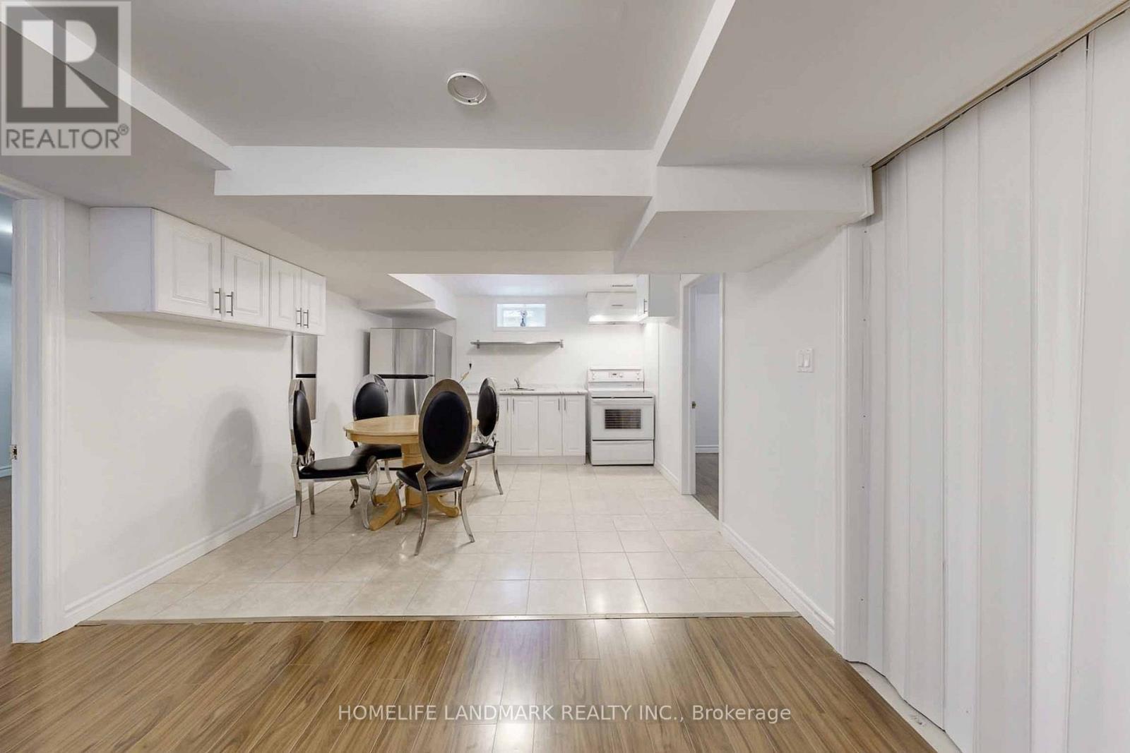 18 Olympus Drive, Richmond Hill, ON - Indoor Photo Showing Other Room