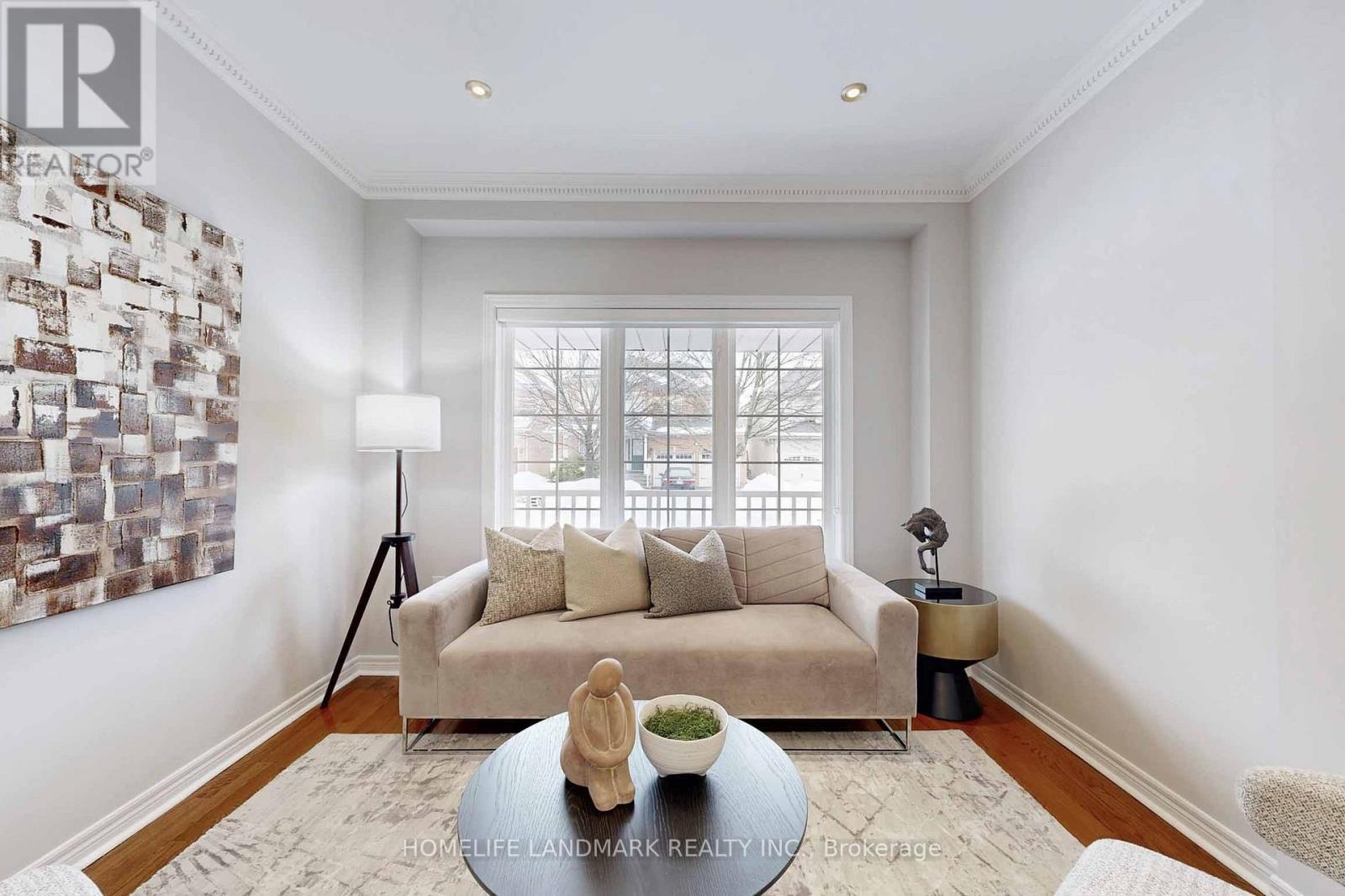 18 Olympus Drive, Richmond Hill, ON - Indoor Photo Showing Living Room