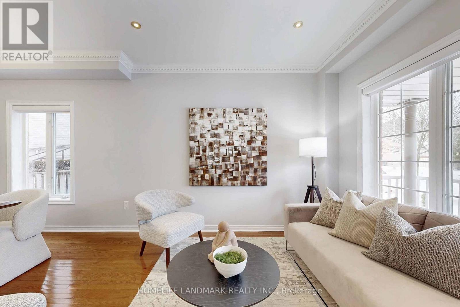 18 Olympus Drive, Richmond Hill, ON - Indoor Photo Showing Living Room