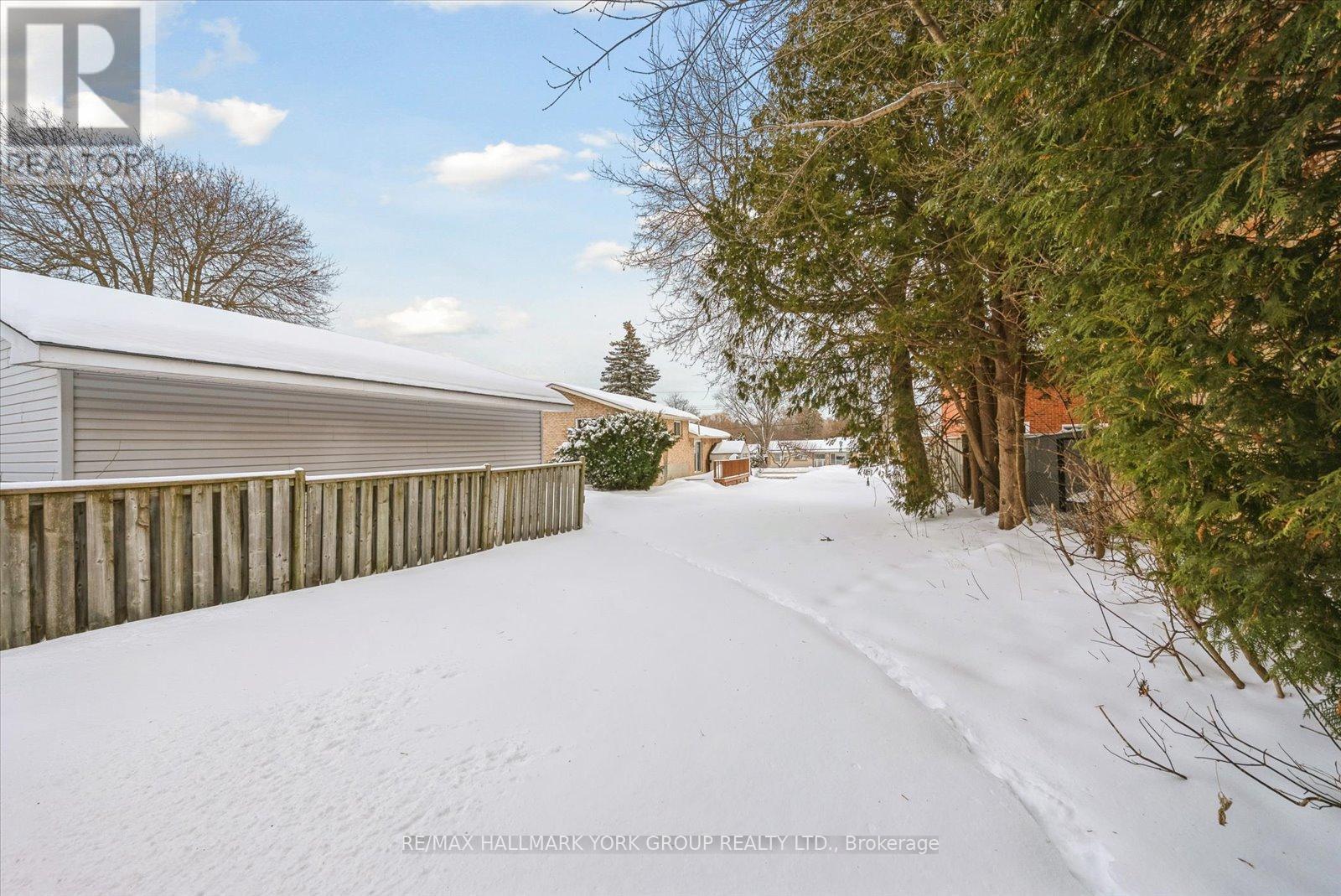 19273 Yonge Street, East Gwillimbury, ON - Outdoor