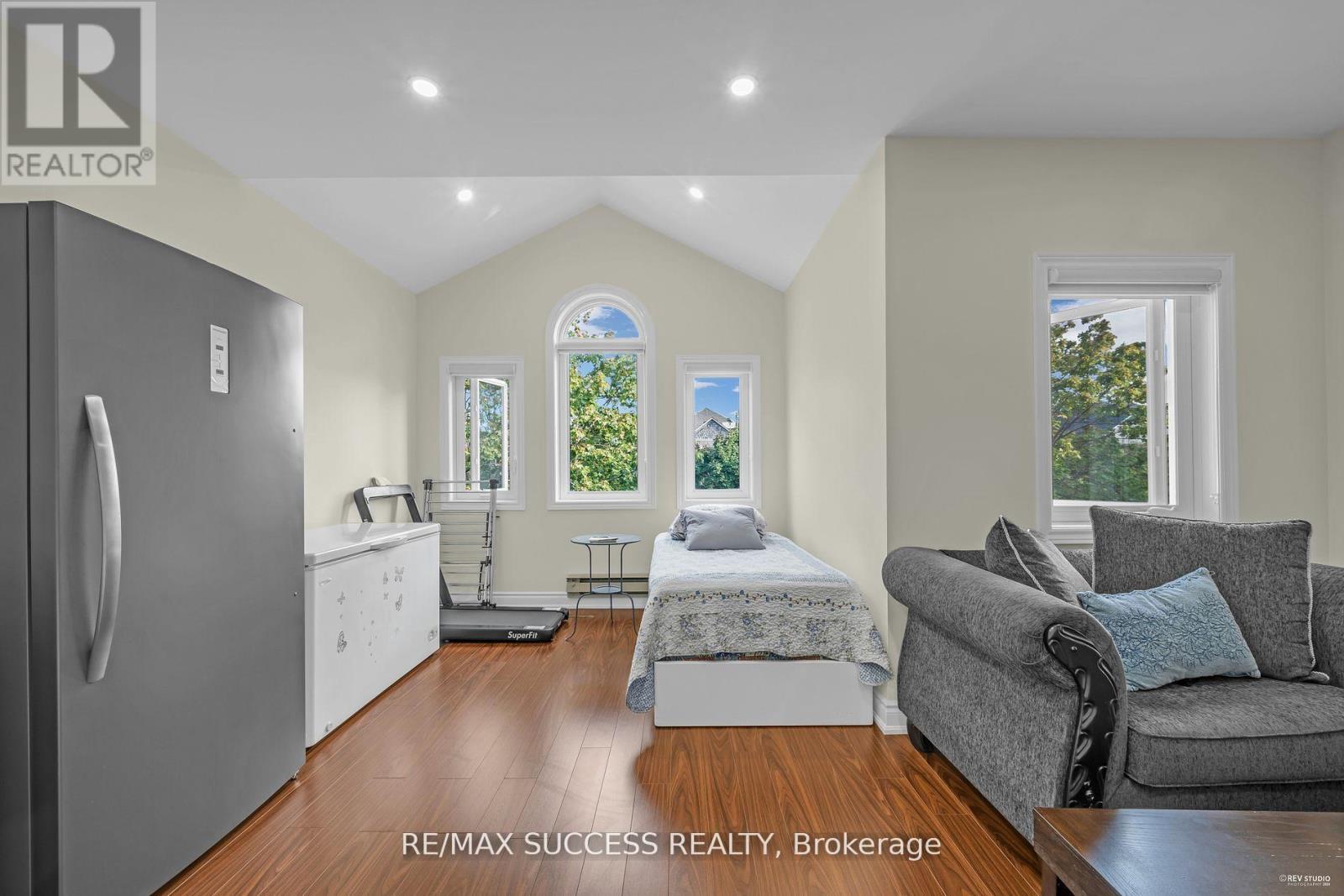 63 Blue Spruce Street, Brampton, ON - Indoor