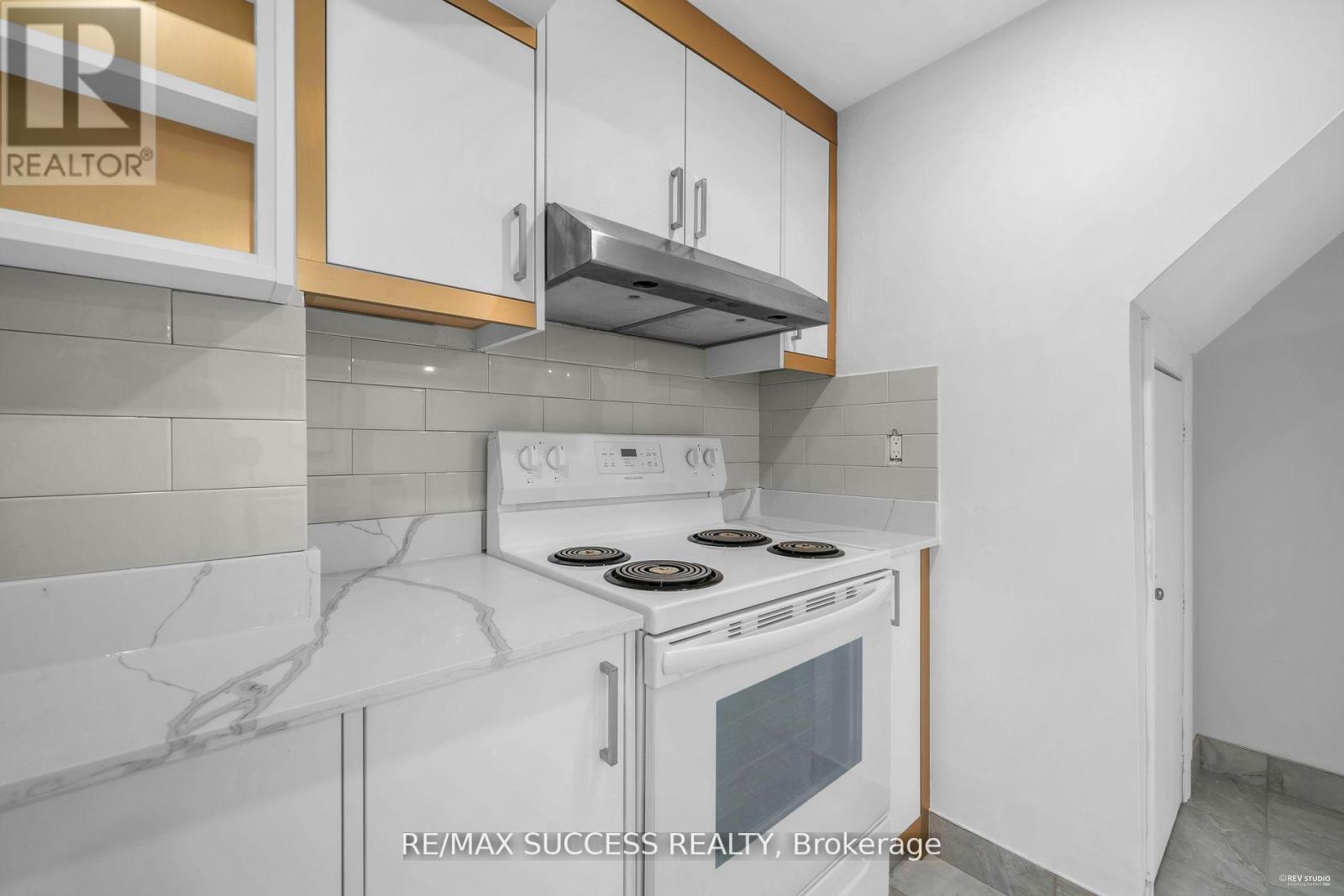 63 Blue Spruce Street, Brampton, ON - Indoor Photo Showing Kitchen