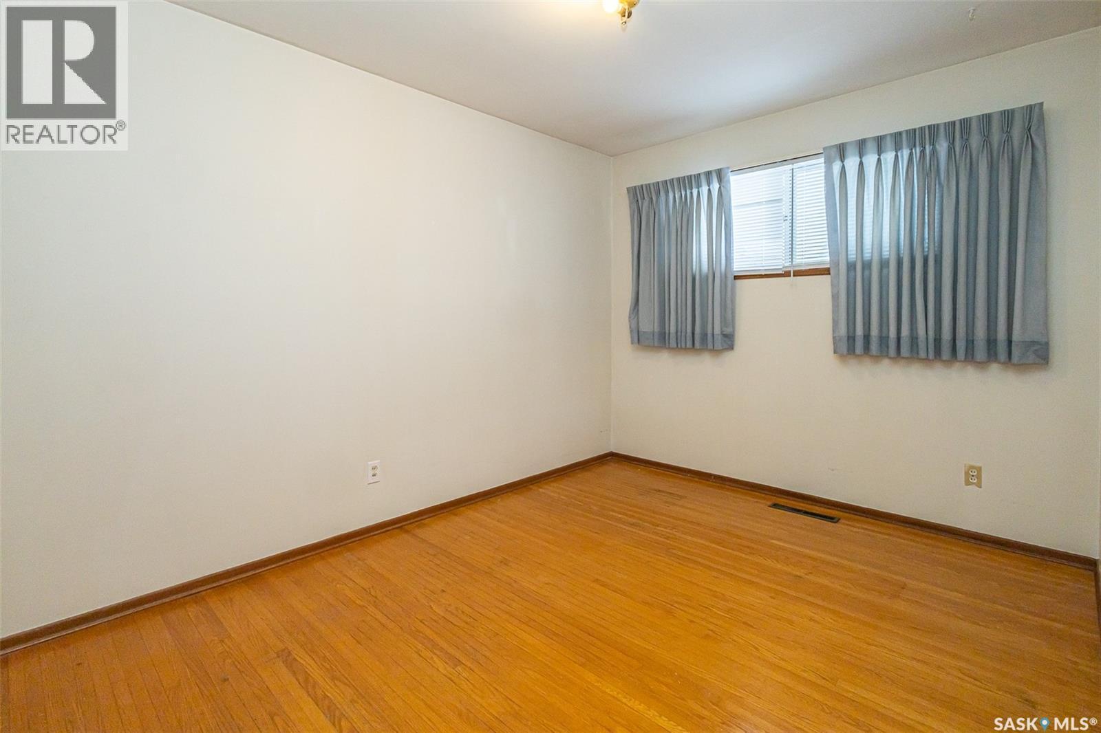 318 Montreal Avenue N, Saskatoon, SK - Indoor Photo Showing Other Room