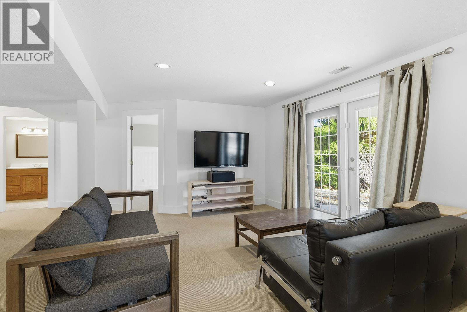 Rec Room - 745 Cassiar Crescent, Kelowna, BC - Indoor Photo Showing Living Room