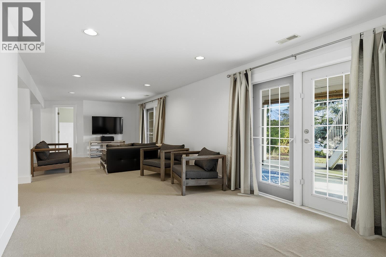 Rec Room - 745 Cassiar Crescent, Kelowna, BC - Indoor