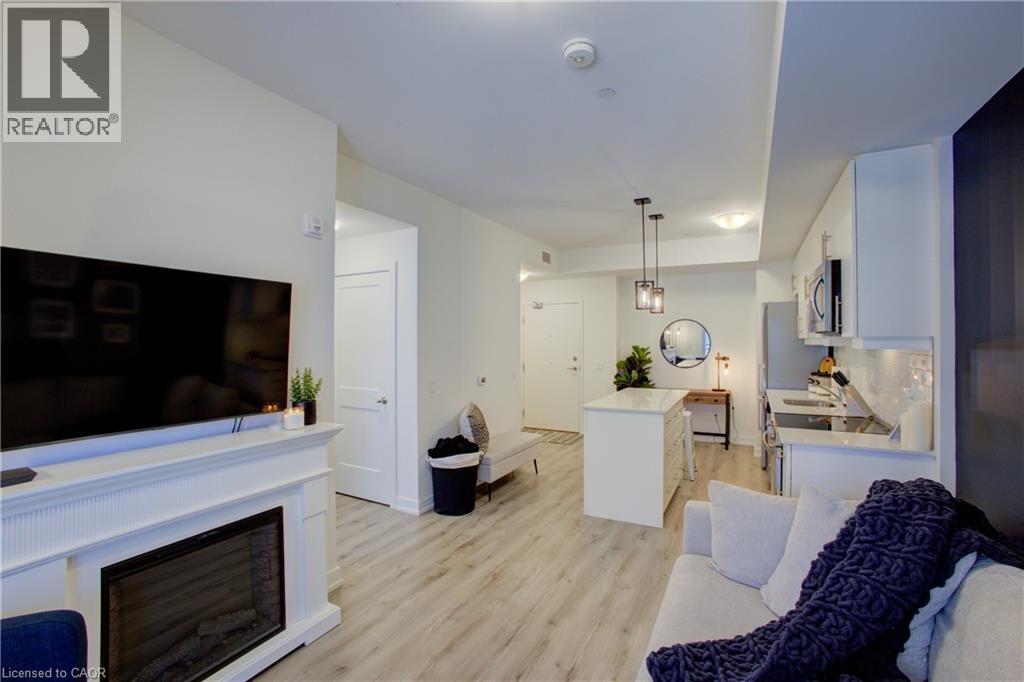 243 Northfield Drive E Unit# 208, Waterloo, ON - Indoor Photo Showing Living Room