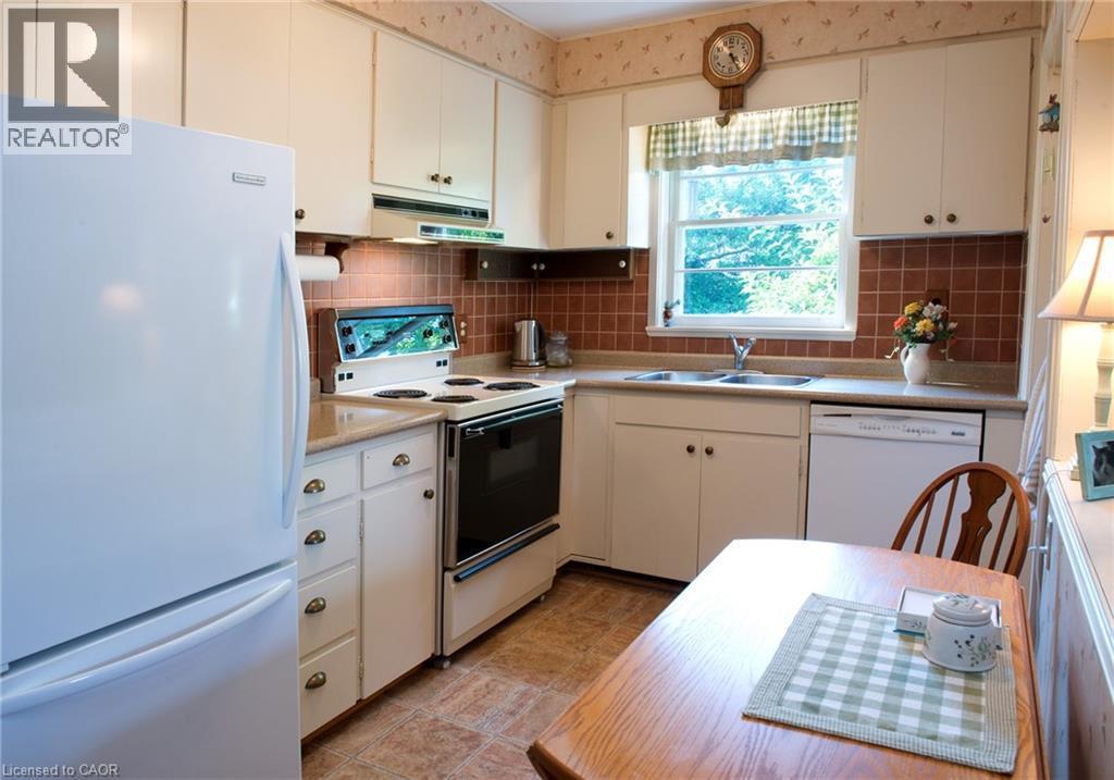 74 Wanita Road, Mississauga, ON - Indoor Photo Showing Kitchen With Double Sink