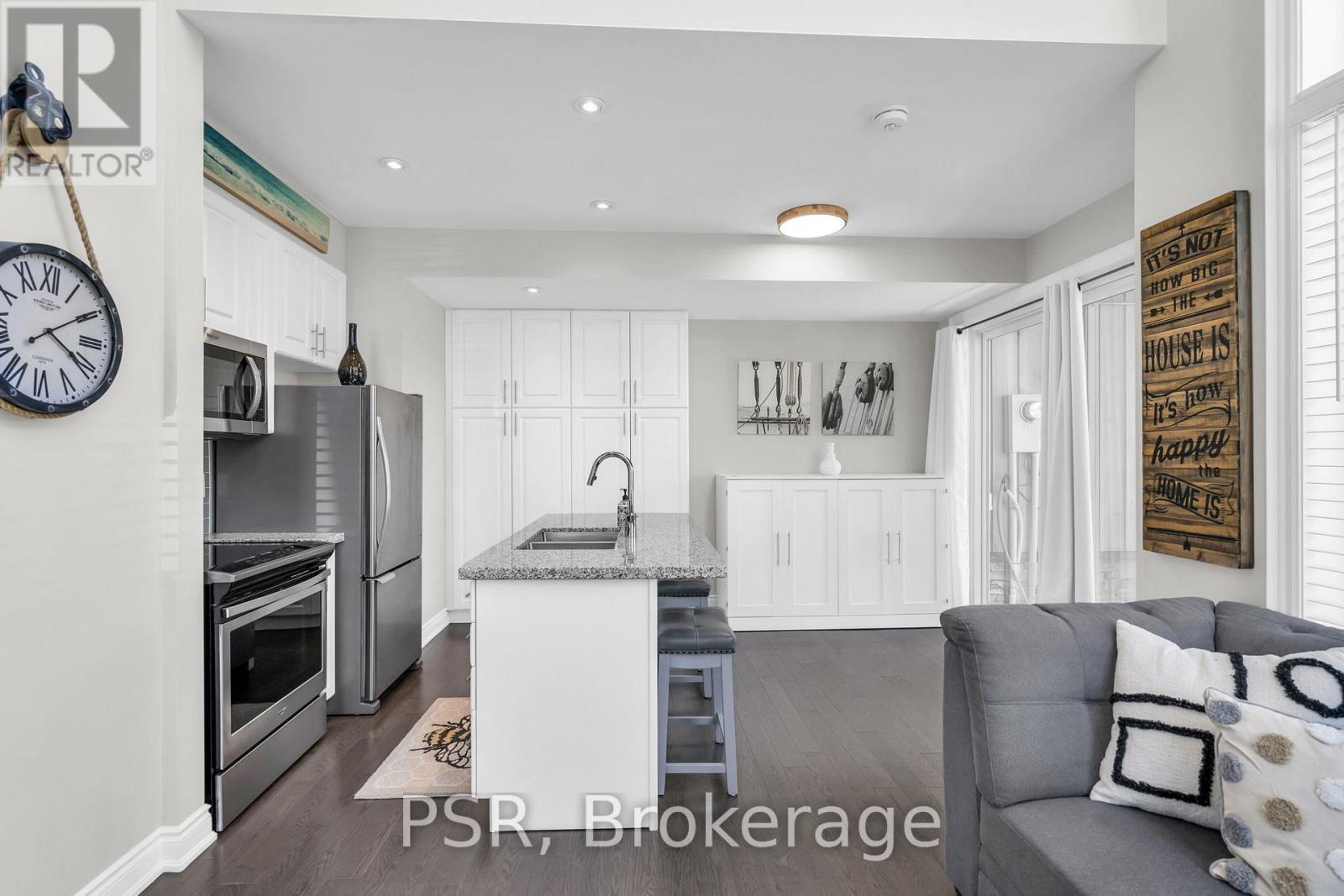 44 Carrick Trail, Gravenhurst (Wood (Gravenhurst)), ON - Indoor Photo Showing Kitchen With Double Sink